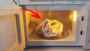 You can clean your kitchen cloths and hand towels simply by using the microwave – here’s how