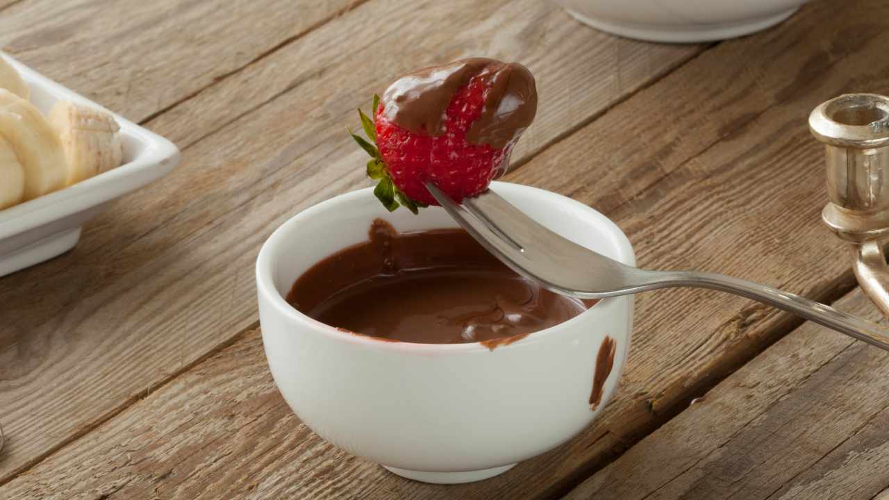 How to prepare chocolate fondue, the dessert loved by adults and children