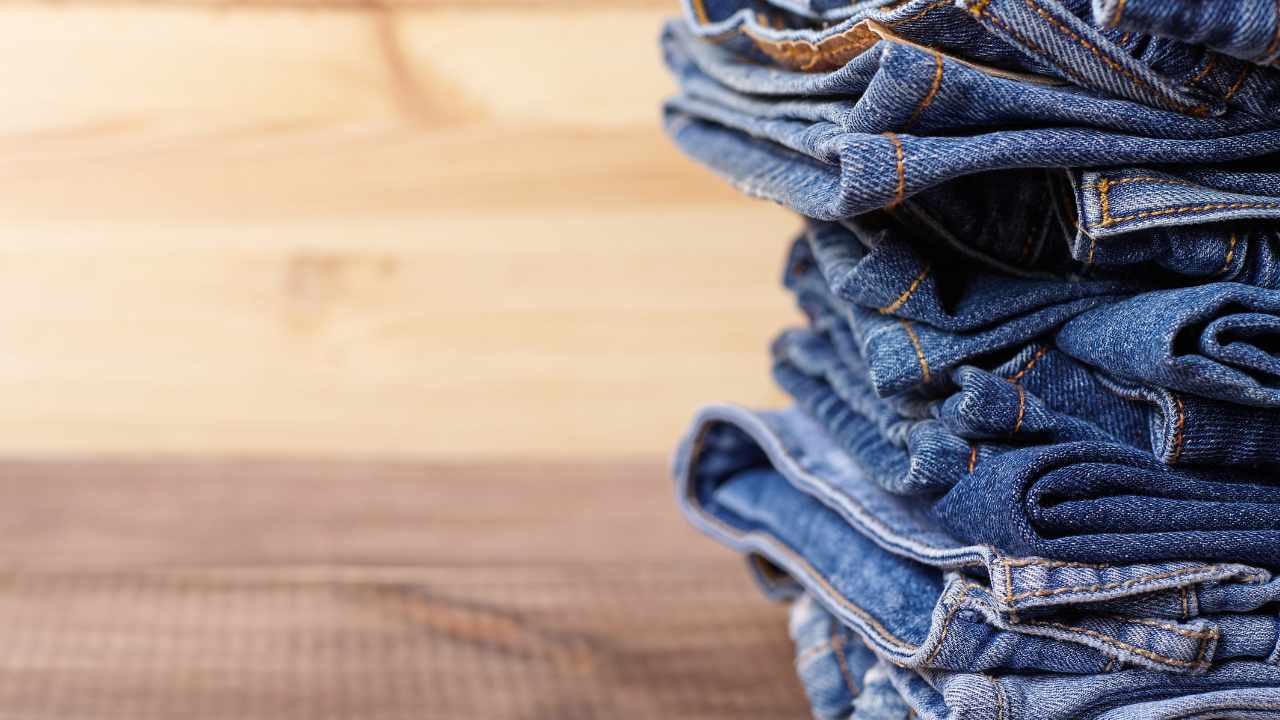 How to wash, remove stains and dry jeans to preserve their life