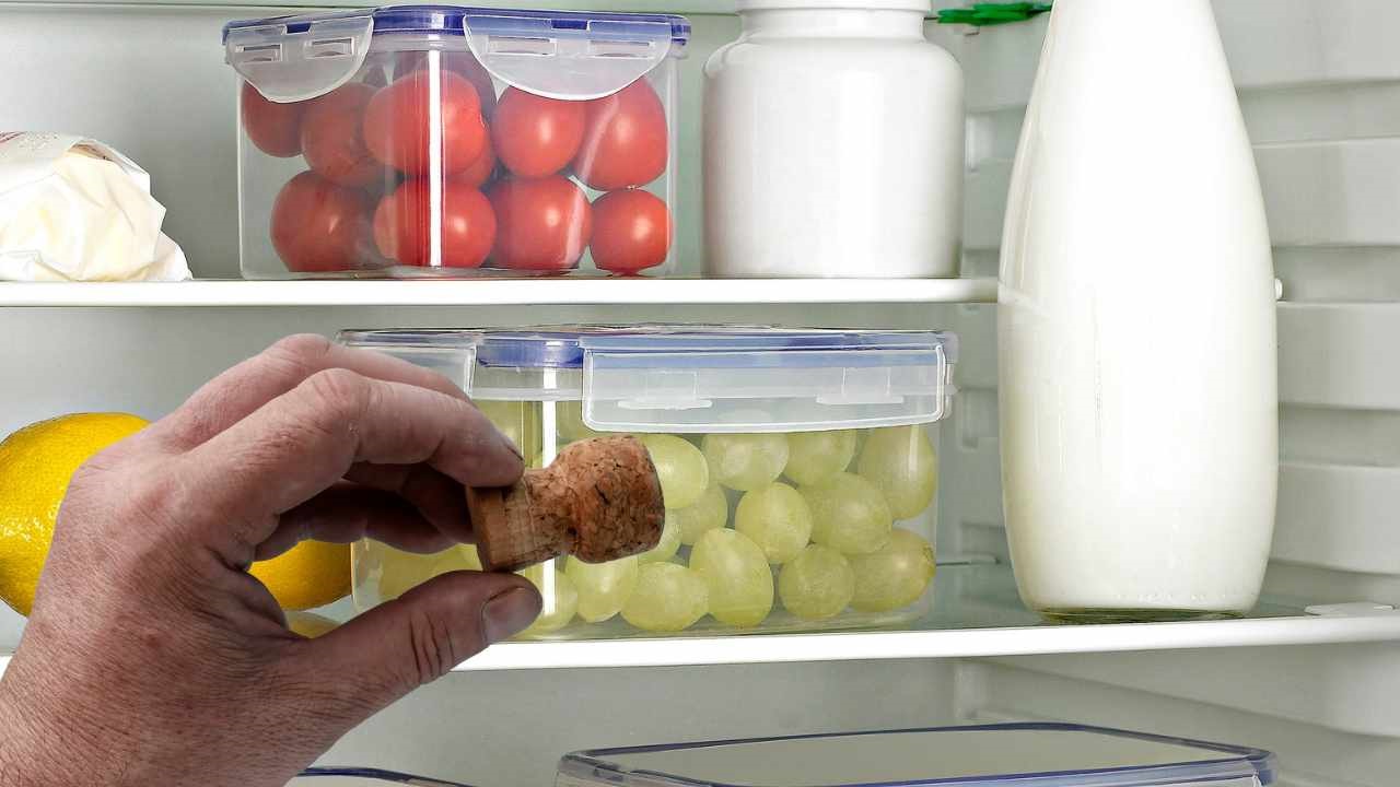 If you put some corks in the fridge, you will be able to solve a very annoying and common problem quickly